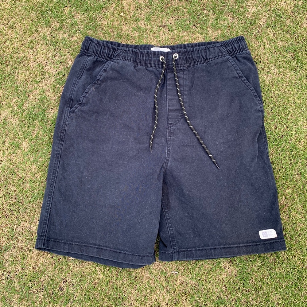 lira union black cargo shorts